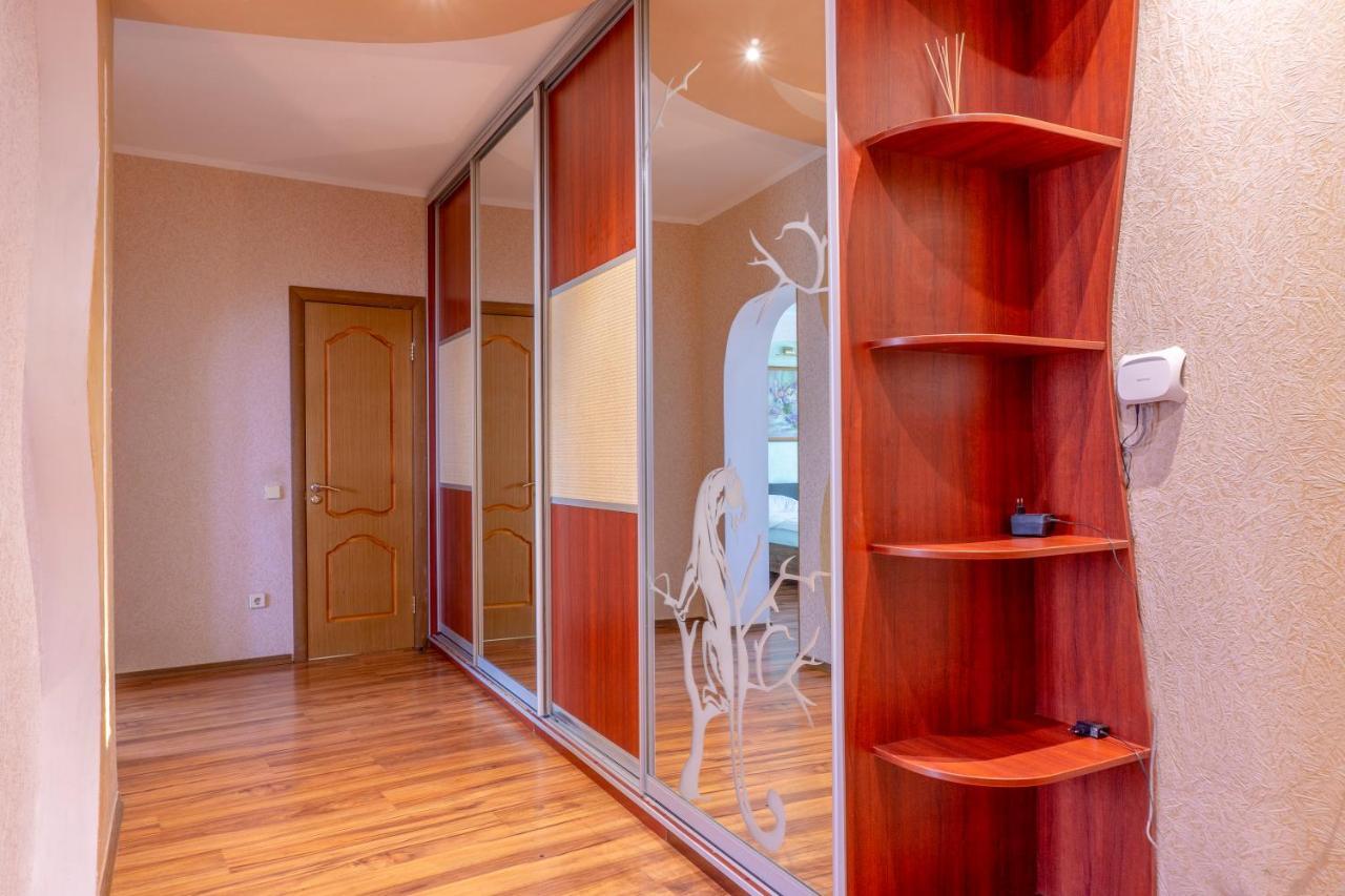 Big Studio Apartment Near River Mall Kiev Extérieur photo