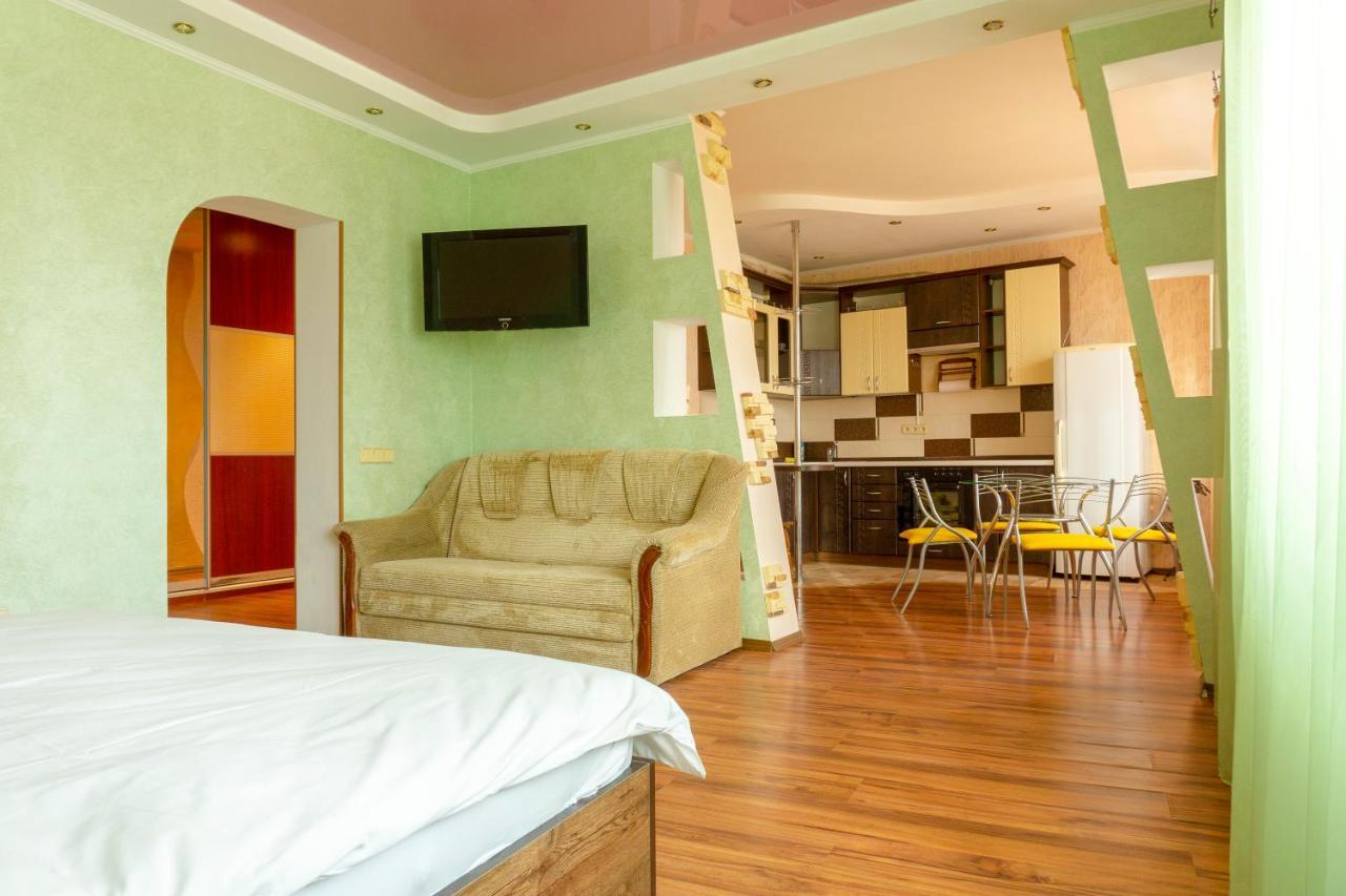 Big Studio Apartment Near River Mall Kiev Extérieur photo