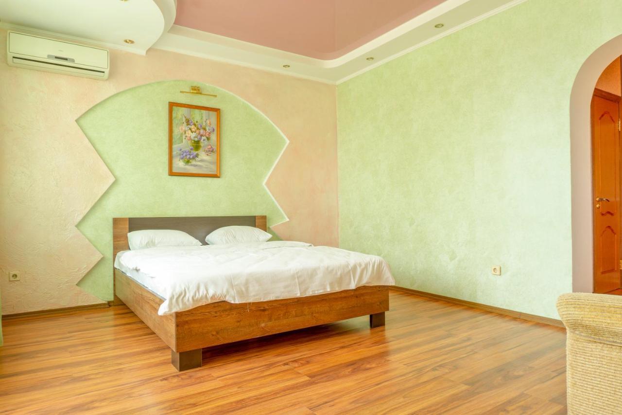Big Studio Apartment Near River Mall Kiev Extérieur photo